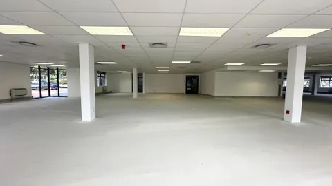 WhatsApp Image 2025-10-13 at 09.48.15.